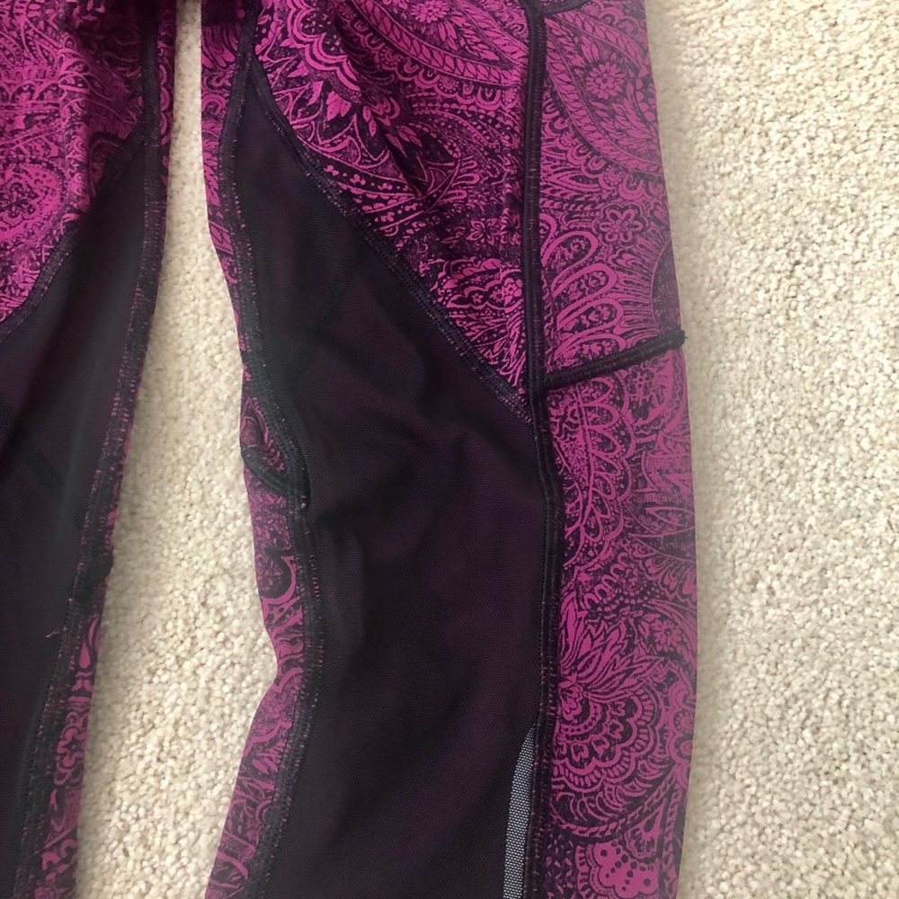 Pink and black lululemon leggings size 6 - Picture 6 of 6